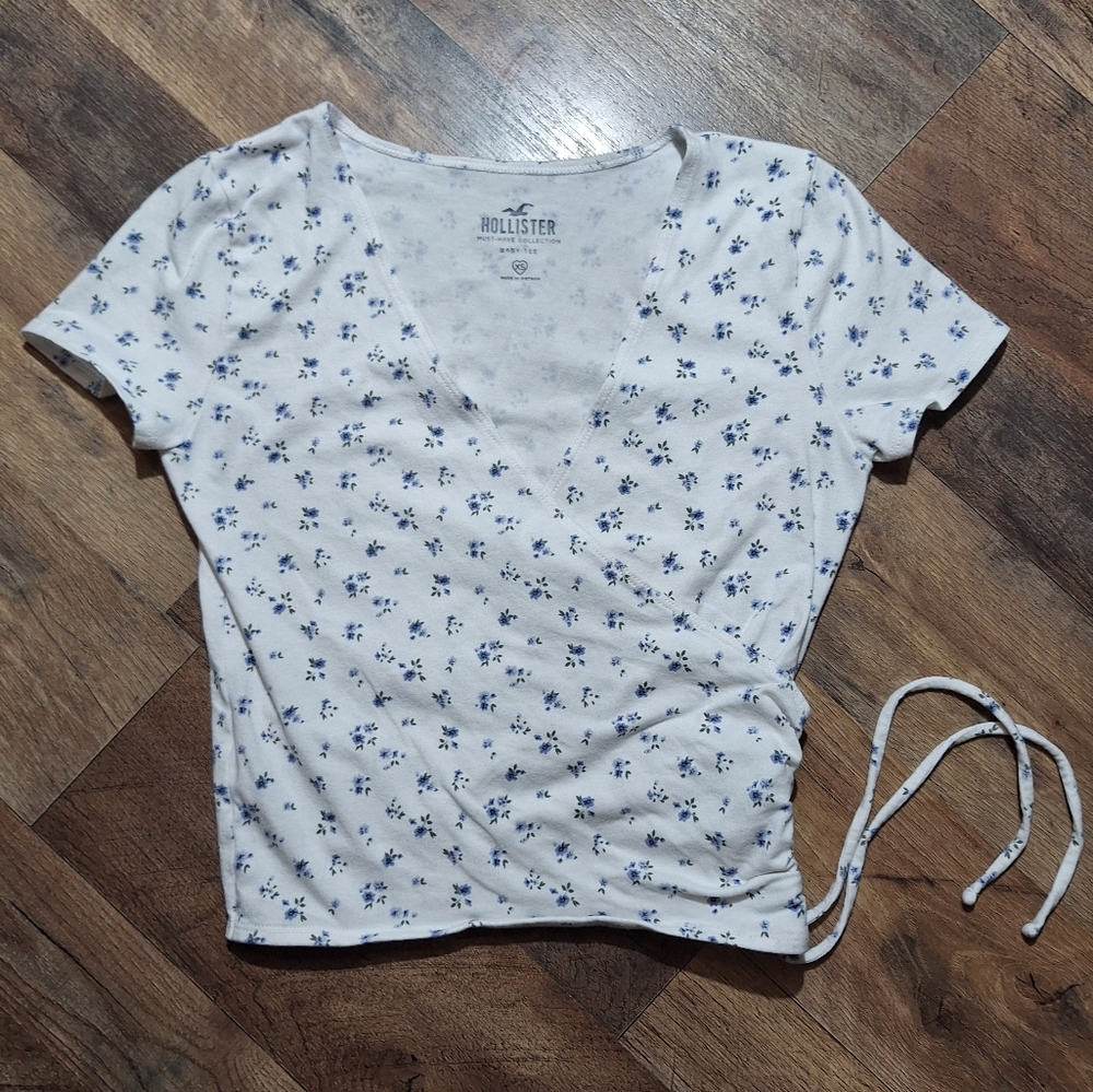 HOLLISTER White Floral Print Wrap Top